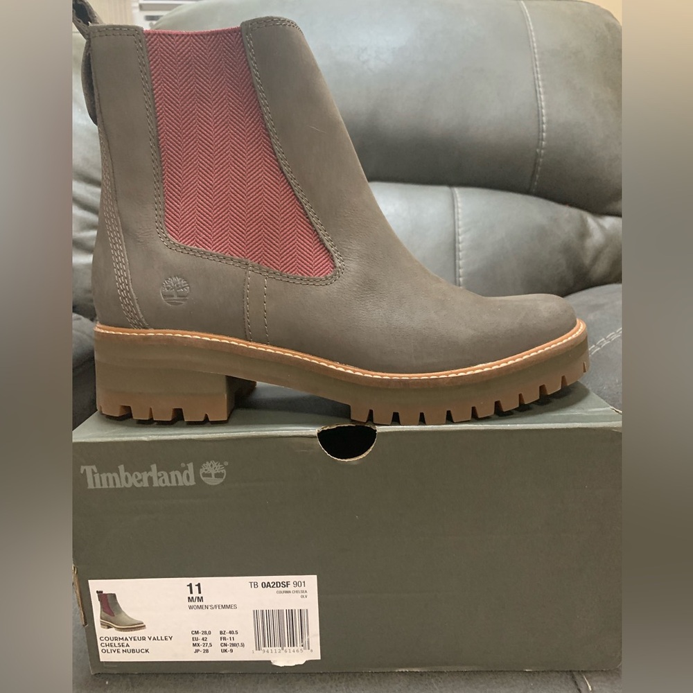 NEW IN BOX TIMBERLAND COURMAYEUR VALLEY CHELSEA OLIVE NUBUCK BOOTS